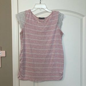 Medium maternity roached shirt